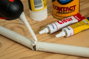 Jak usunąć Super Glue ze skóry